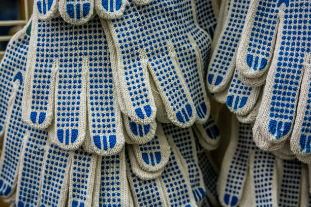 超市里的新工作手套图片下载