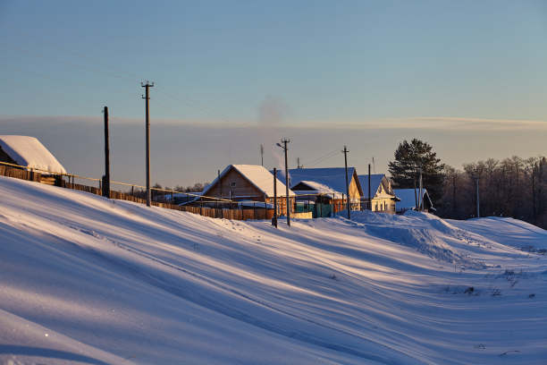 冬天的俄罗斯村庄图片下载