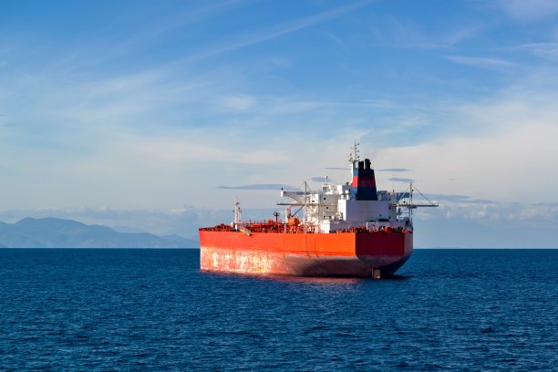 一艘大型货船图片下载