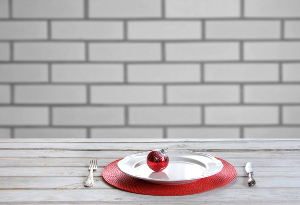 装饰圣诞餐桌摆设。圣诞菜单的概念。图片下载