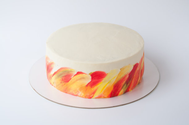 奶油蛋糕配上黄色、橙色和绿色奶油。图片下载