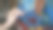 特写的艺术家女人与画笔画在画布上的静物画在艺术课图片下载