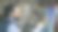 聚精会神的艺术家在室内艺术工作室的帆布上画静物画图片下载