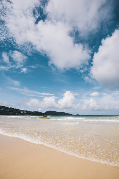 云景海滩和海洋，普吉岛，泰国图片下载