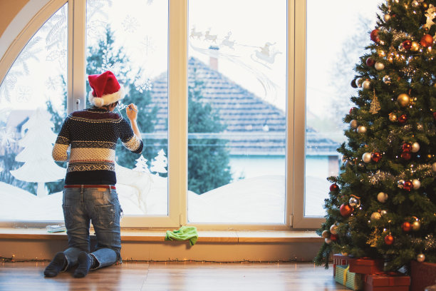 窗户玻璃上的圣诞节图片下载