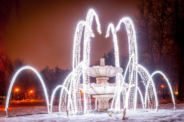晚上的冰镇喷泉图片下载