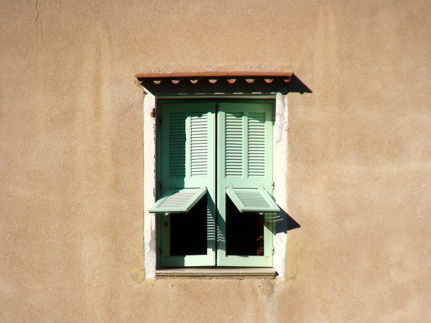 科西嘉房子的彩色窗户图片下载