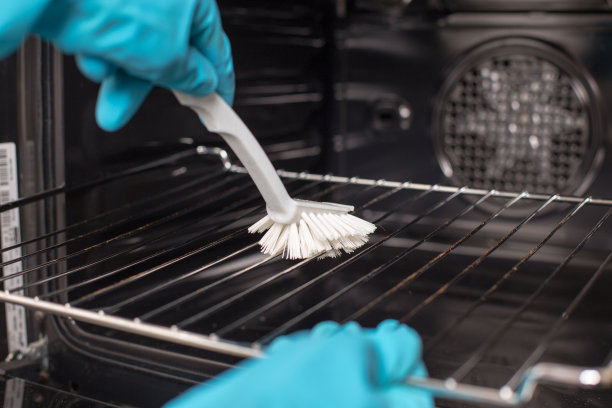 手擦洗烤箱图片下载