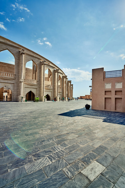 卡塔尔多哈- 2014年11月26日:卡塔尔多哈卡塔拉文化村的圆形剧场图片下载