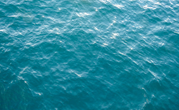 阿曼湾日落时分的水面图片下载