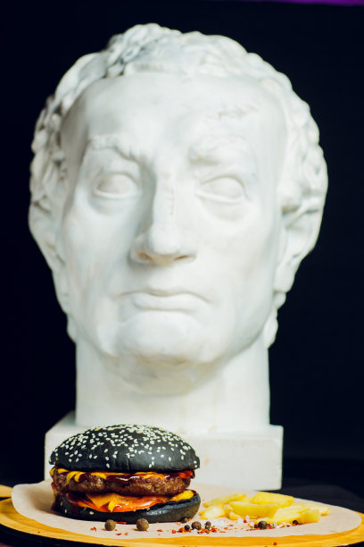 黑色背景上的汉堡图片下载