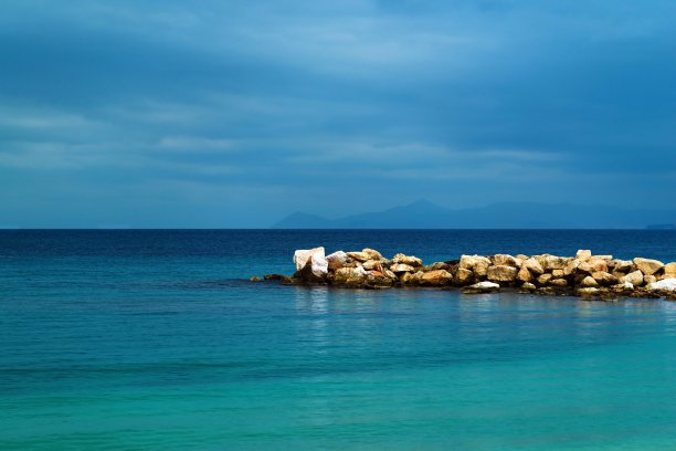 海景有石质山脊图片下载