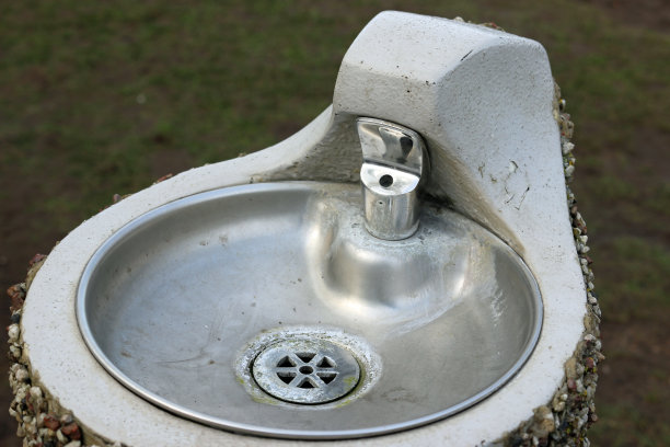 公园自动饮水器图片下载