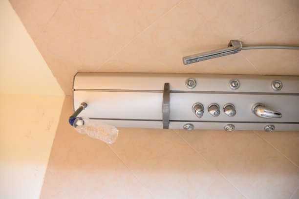 淋浴时使用塑料瓶图片下载