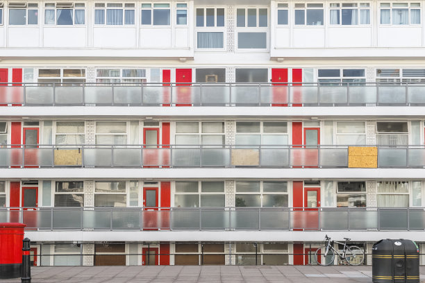 这是伦敦一座市政住宅区的正面图片下载