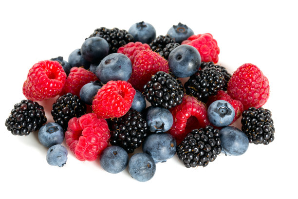 白色背景上的夏季野生浆果素材图片