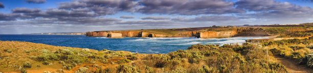 海景和建筑物顶空全景图片下载