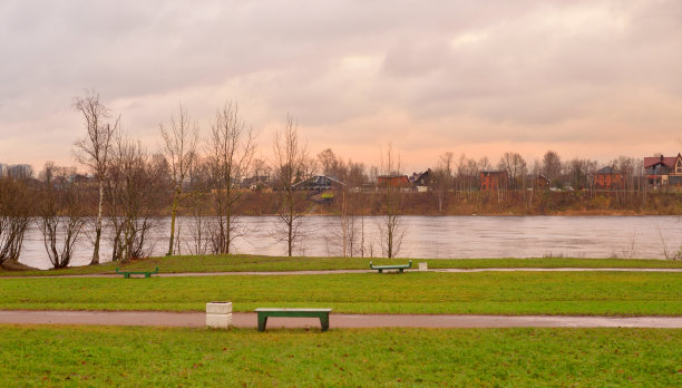 公园在秋天。图片下载