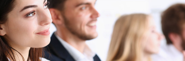 美丽微笑的女人肖像与组素材图片