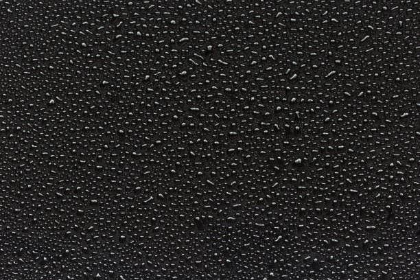 水滴在黑色抽象背景图片下载