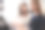 在音乐课上，女学生与老师一起弹钢琴素材图片