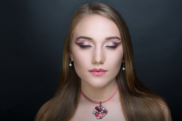 女人美丽的脸图片下载