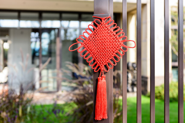 门上的红色中国结素材图片