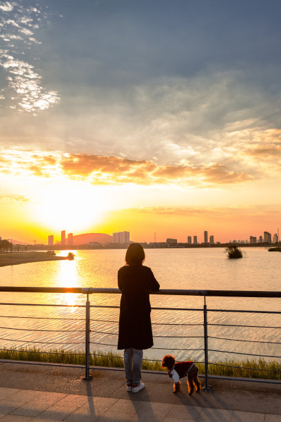 戏剧性的日落天空图片下载