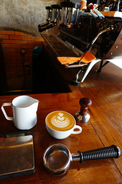 一杯拉花咖啡图片下载