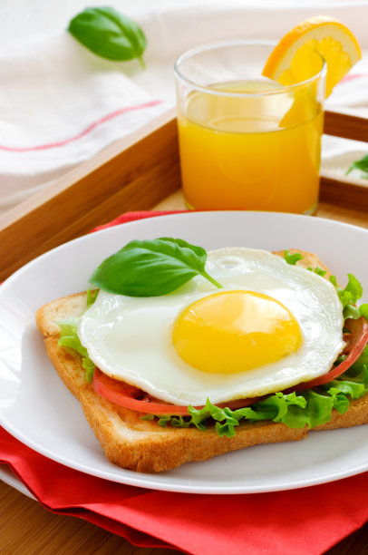 吐司加煎蛋和橙汁图片下载