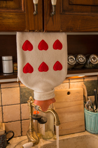 带水龙头的热水瓶图片下载