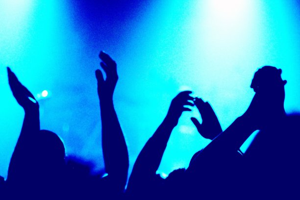 在音乐会上鼓掌图片下载