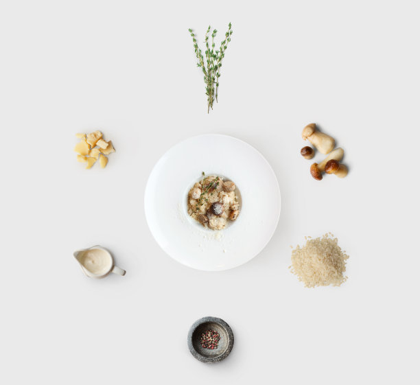 意大利调味饭的烹饪原料与野生蘑菇分离图片下载