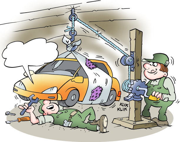 机械师用自制的升降机把汽车抬起来图片下载