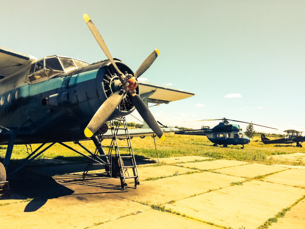 战场上被遗弃的俄罗斯军用直升机图片下载