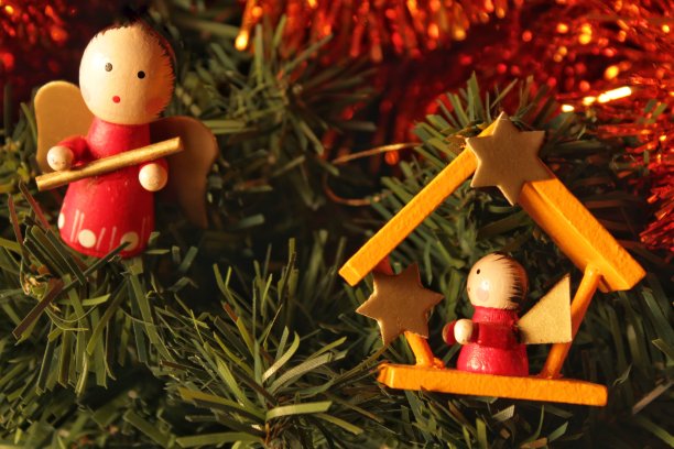 圣诞树在家装饰图片下载