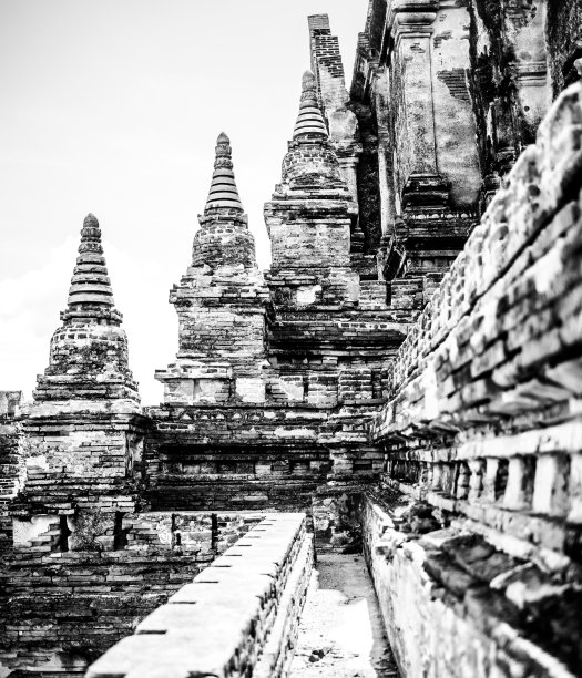 缅甸蒲甘的一座寺庙上的黑白照片图片下载