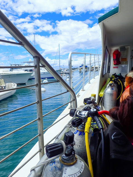 潜水船上的设备已准备就绪图片下载