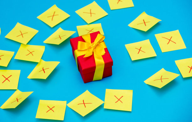 彩色贴纸和一个精选礼品盒图片下载