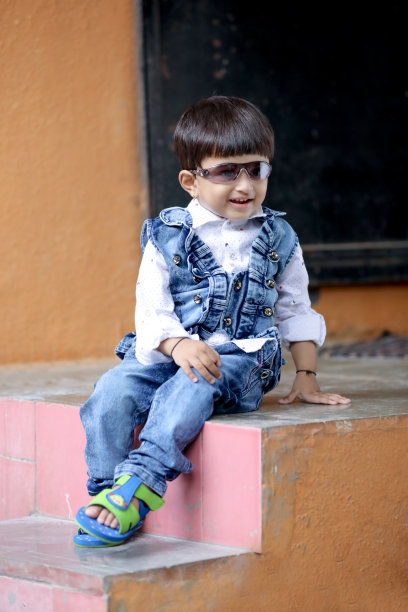 印度儿童肖像图片下载