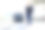 在机场/车站外拿着行李箱打电话的女商人图片下载