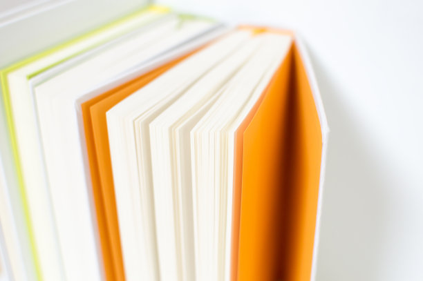 白色背景的书图片下载