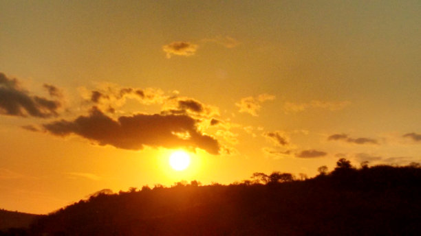 太阳上的云图片下载