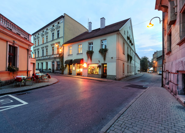 波兰tarnowsky的街头咖啡馆图片下载