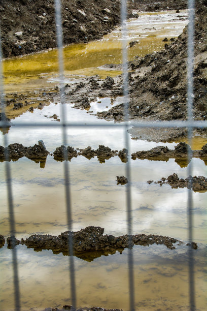 建筑工地上的壕沟图片下载