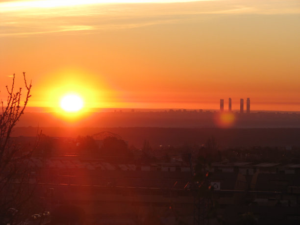马德里的太阳再次升起图片下载