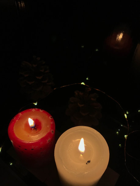 壁炉里的蜡烛图片下载