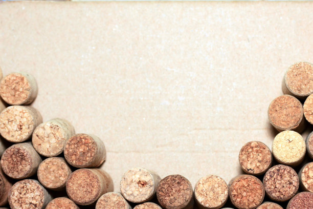 抽象明信片与葡萄酒软木塞与地方祝贺文本图片下载