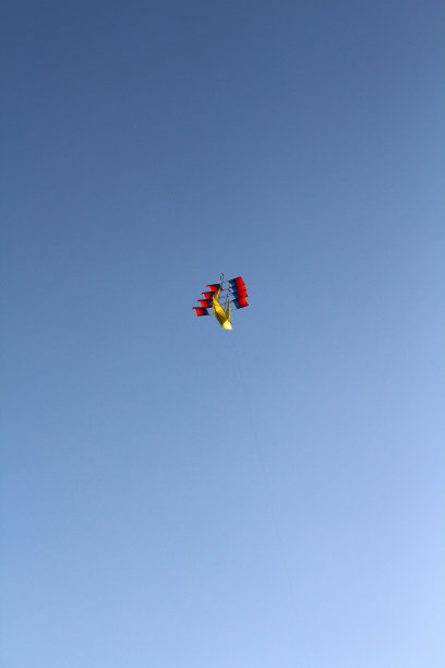 巴厘岛塔纳洛特庙周围的风筝图片下载