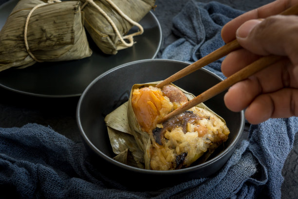 粽子或传统的中国糯米团子素材图片